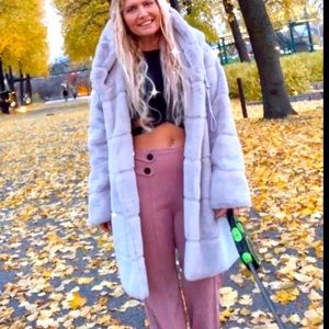 Faux fur light blue grey XL